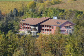 Гостиница Hotel Langhe & Monferrato  Костильоле Д'асти